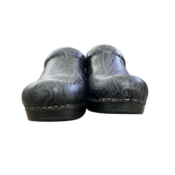 Dansko Black Leather Tooled Clog Size 39 US 9