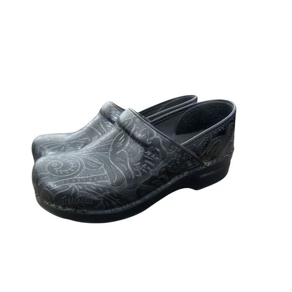 Dansko Black Leather Tooled Clog Size 39 US 9
