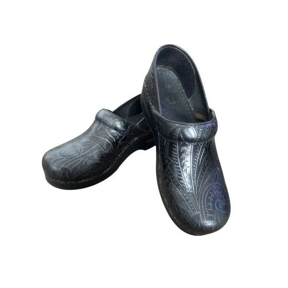 Dansko Black Leather Tooled Clog Size 39 US 9