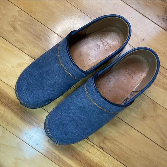 Dansko Blue Denim Clogs Womens 41 (9.5) Slip Resistant Work Shoes Made in Poland