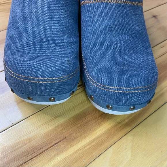 Dansko Blue Denim Clogs Womens 41 (9.5) Slip Resistant Work Shoes Made in Poland