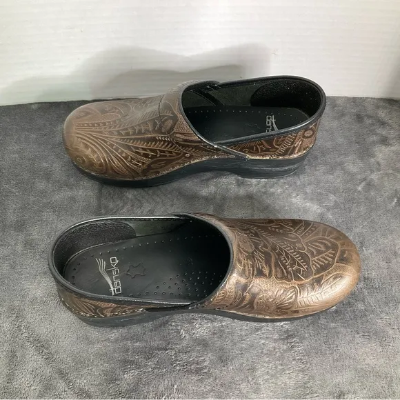Dansko Brown Paisley Tooled Embossed Clogs Womens Size 38 US 7-7.5 Nurse Comfort