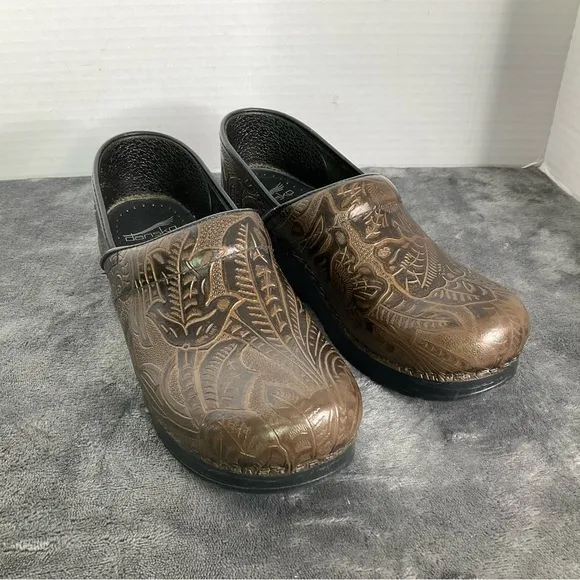 Dansko Brown Paisley Tooled Embossed Clogs Womens Size 38 US 7-7.5 Nurse Comfort
