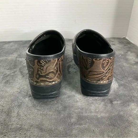 Dansko Brown Paisley Tooled Embossed Clogs Womens Size 38 US 7-7.5 Nurse Comfort