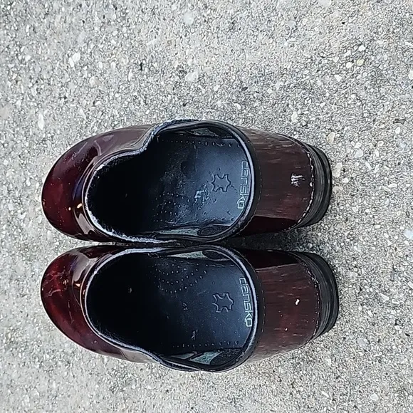 DANSKO Burgundy Red Patent LeatherComfort Professional Clogs Size 41 (10…