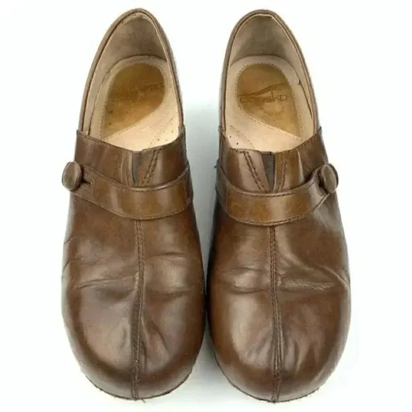Dansko clogs size 38 7.5-8 Brown leather button