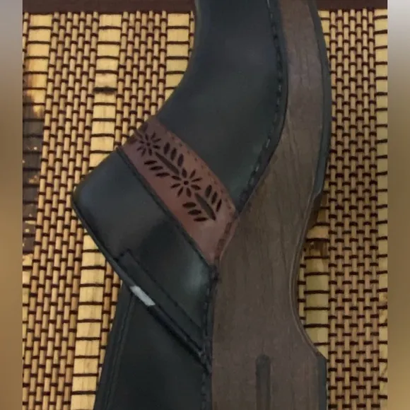 Dansko Clogs Women’s Penny Full Grain Black Leather Slip On Size 6.5 - 7