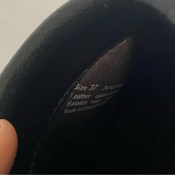 Dansko Clogs Women’s Penny Full Grain Black Leather Slip On Size 6.5 - 7