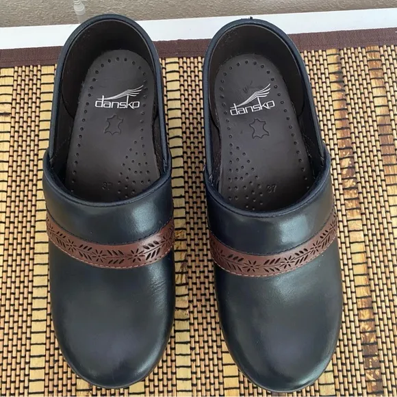 Dansko Clogs Women’s Penny Full Grain Black Leather Slip On Size 6.5 - 7