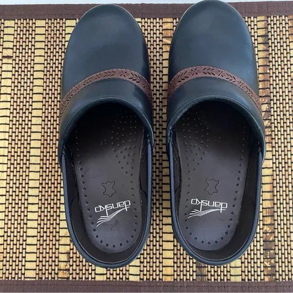 Dansko Clogs Women’s Penny Full Grain Black Leather Slip On Size 6.5 - 7