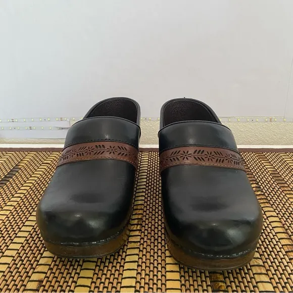 Dansko Clogs Women’s Penny Full Grain Black Leather Slip On Size 6.5 - 7