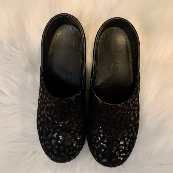Dansko closed back clogs - Size 38 - Black velvet Subtle Animal Print