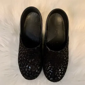 Dansko closed back clogs - Size 38 - Black velvet Subtle Animal Print