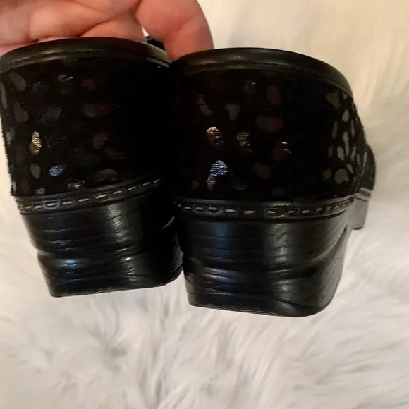 Dansko closed back clogs - Size 38 - Black velvet Subtle Animal Print