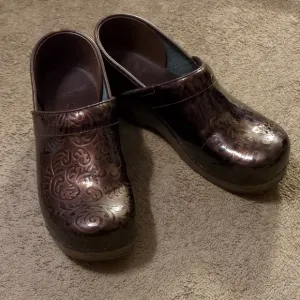 Dansko Embossed Clogs - Metallic Brown Women's 41 Euro (11 US)