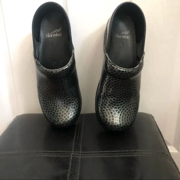Dansko gray/black patent leather professional clog size 38