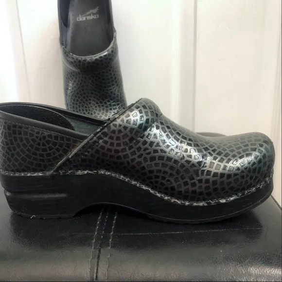 Dansko gray/black patent leather professional clog size 38
