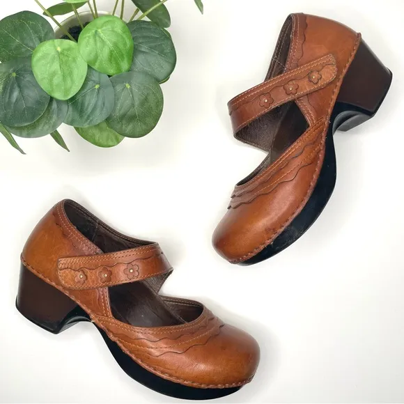Dansko Harlow Mary Jane Clogs Brown Leather Size 39 Flowers Daisies
