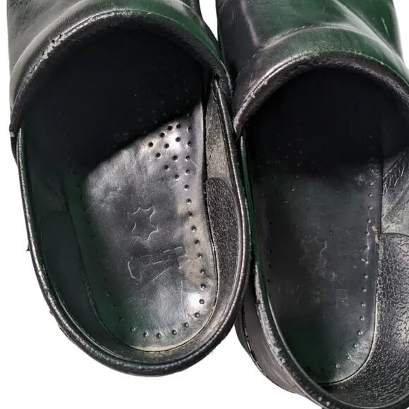 DANSKO leather work nurse clogs Women's Size 40 / 9.5-10 in Black