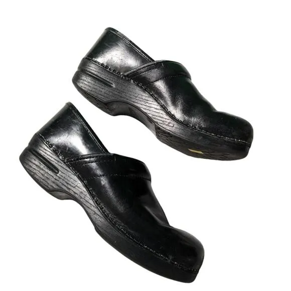 DANSKO leather work nurse clogs Women's Size 40 / 9.5-10 in Black