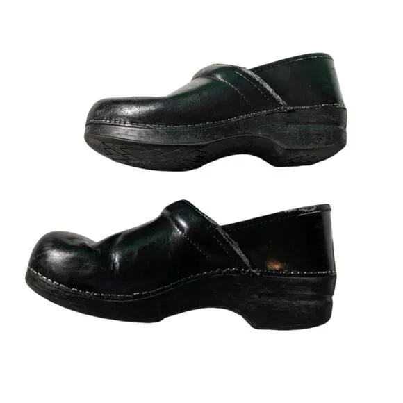 DANSKO leather work nurse clogs Women's Size 40 / 9.5-10 in Black