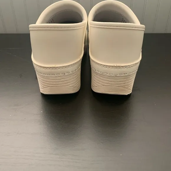 Dansko‎ LT Clogs White Size 40