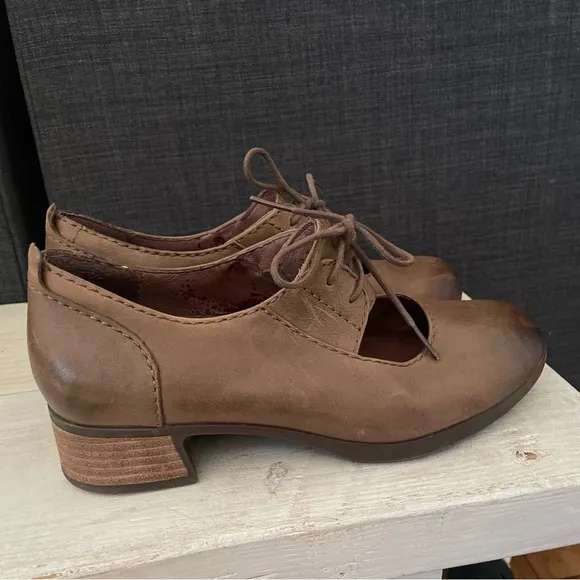 Dansko Mary Jane Linda Lace Up Pump Oxfords in Taupe Burnished Leather Size 36