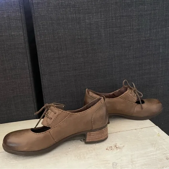 Dansko Mary Jane Linda Lace Up Pump Oxfords in Taupe Burnished Leather Size 36