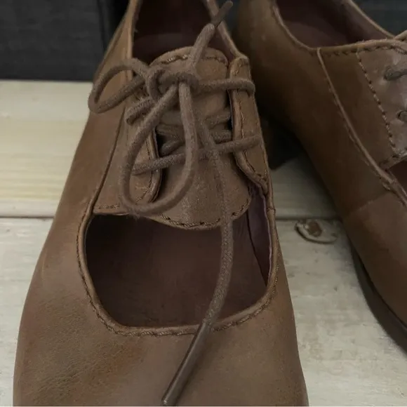 Dansko Mary Jane Linda Lace Up Pump Oxfords in Taupe Burnished Leather Size 36