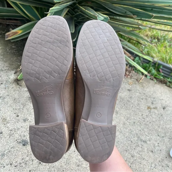 Dansko Mary Jane Linda Lace Up Pump Oxfords in Taupe Burnished Leather