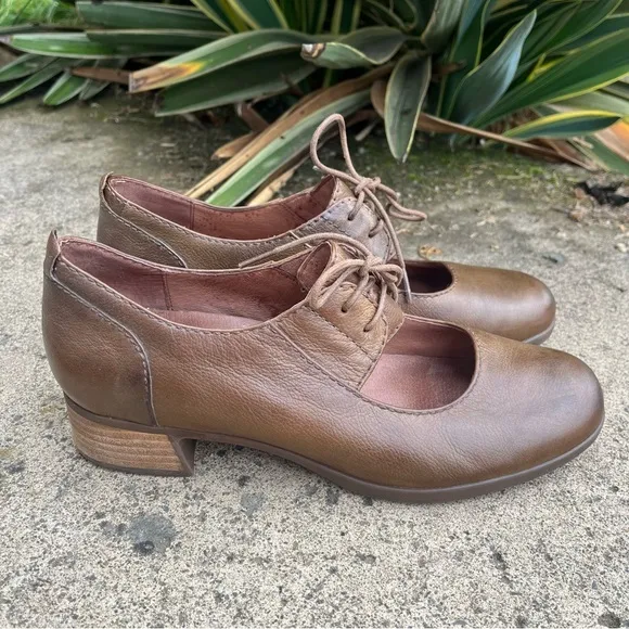 Dansko Mary Jane Linda Lace Up Pump Oxfords in Taupe Burnished Leather