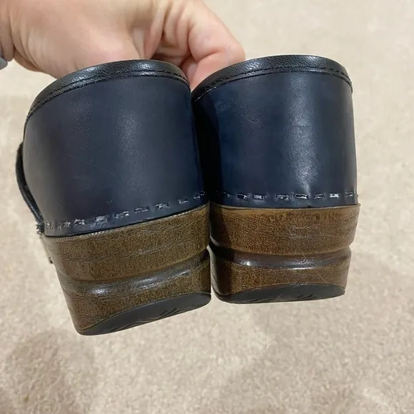 Dansko Matte Blue Leather Clogs size 36