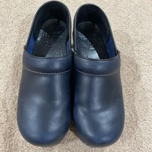 Dansko Matte Blue Leather Clogs size 36