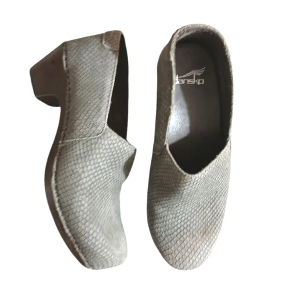 Dansko Mavis Grey Snake Embossed Nubuck Leather Clogs Size 8
