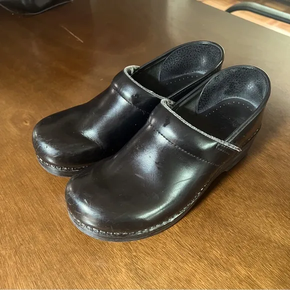 Dansko Men’s Professional Solid Black Clogs Narrow Size EU 41/US 8