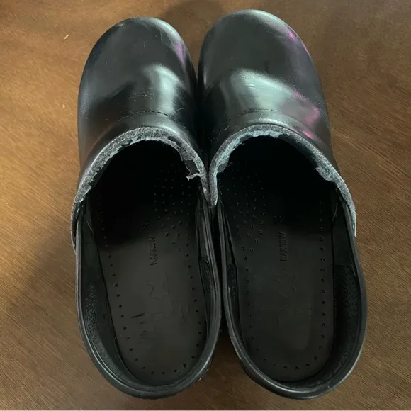 Dansko Men’s Professional Solid Black Clogs Narrow Size EU 41/US 8