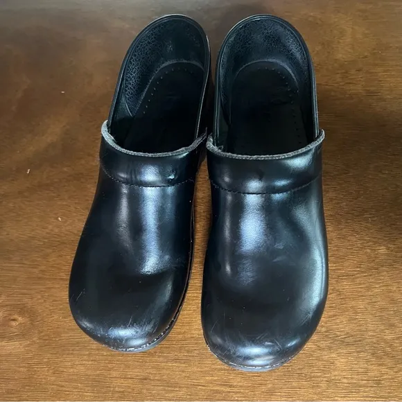Dansko Men’s Professional Solid Black Clogs Narrow Size EU 41/US 8
