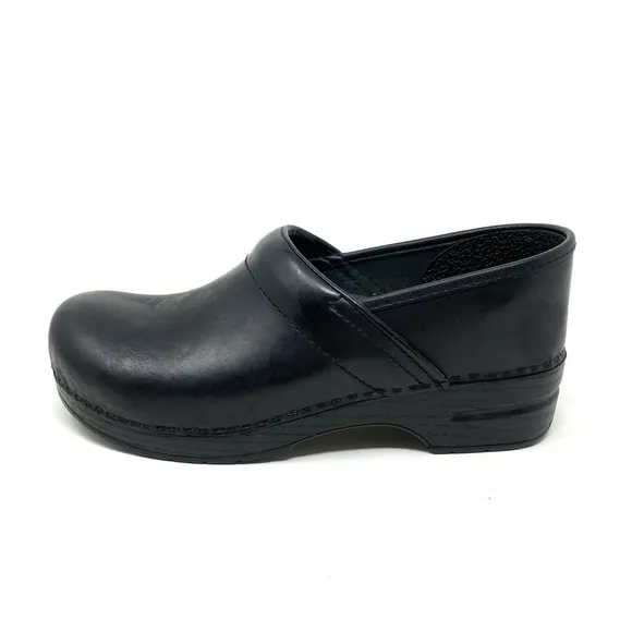 DANSKO Narrow Professional Cabrio Black Clogs