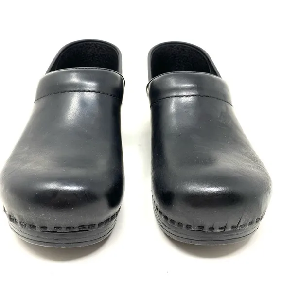 DANSKO Narrow Professional Cabrio Black Clogs