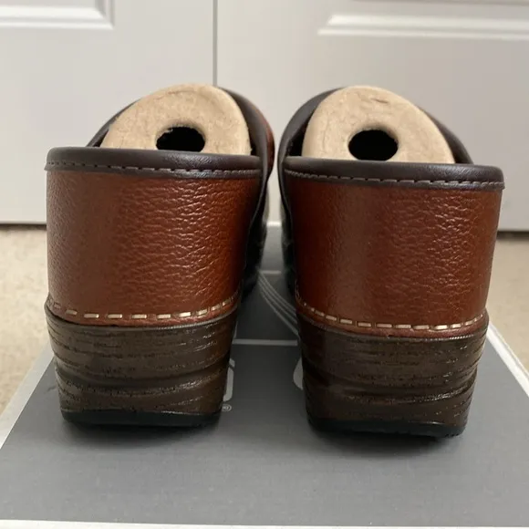 Dansko NIB Women's Brown Professional Tumbled Pull Up Clogs Size‎ EU 36 US 5.5-6