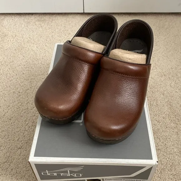 Dansko NIB Women's Brown Professional Tumbled Pull Up Clogs Size‎ EU 36 US 5.5-6