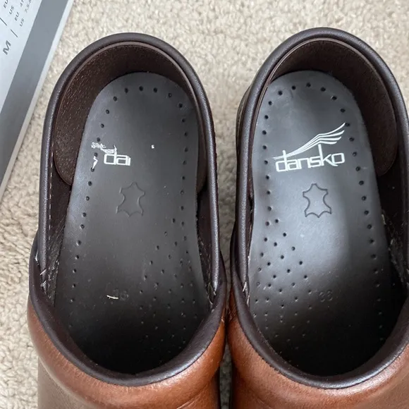 Dansko NIB Women's Brown Professional Tumbled Pull Up Clogs Size‎ EU 36 US 5.5-6