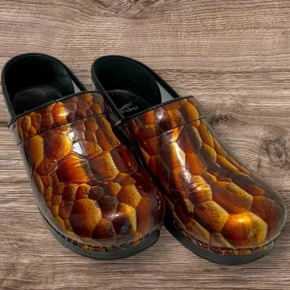 Dansko Patent Leather Clog Tiger's Eye Animal Print Ember/Copper Size 39