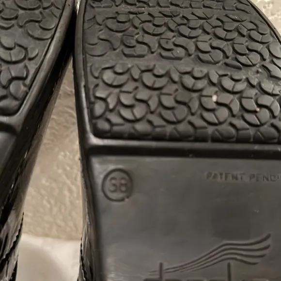 Dansko Pro-XP Clogs
