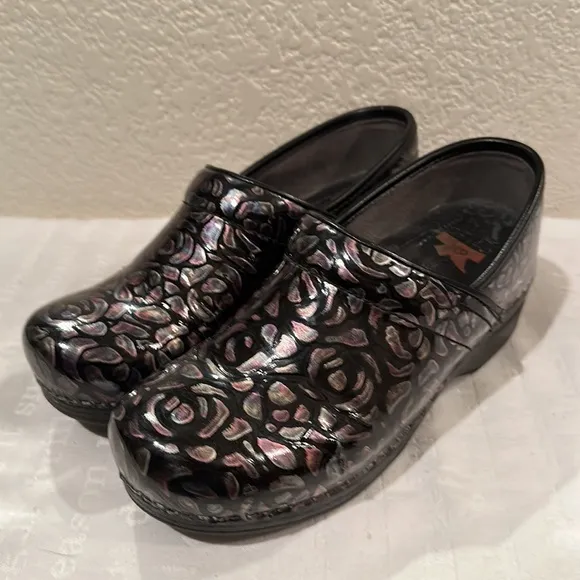 Dansko Pro-XP Clogs
