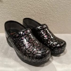 Dansko Pro-XP Clogs