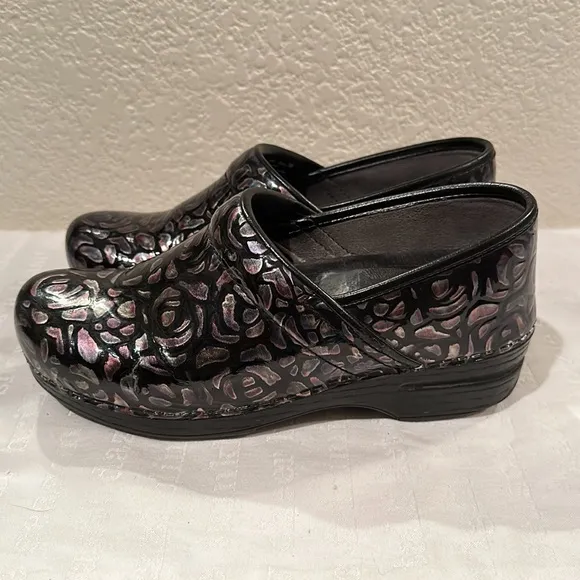 Dansko Pro-XP Clogs