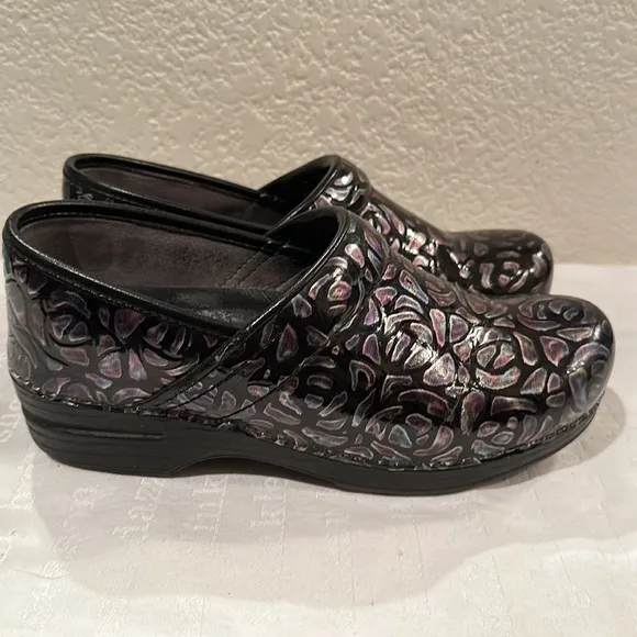 Dansko Pro-XP Clogs