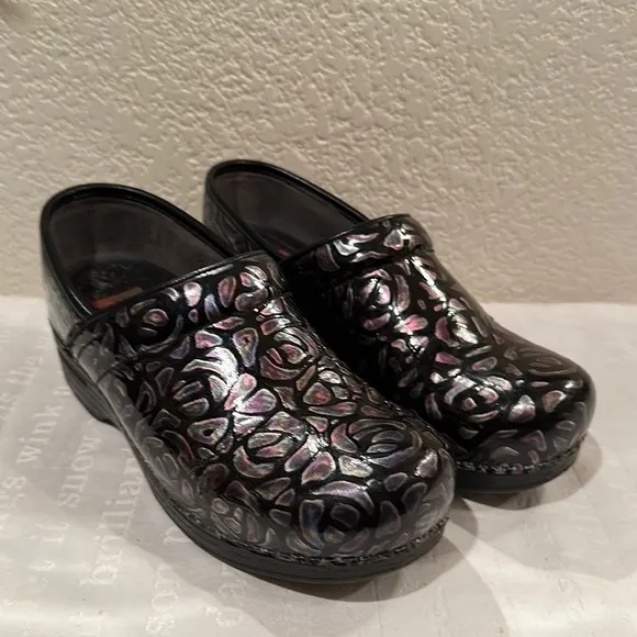 Dansko Pro-XP Clogs