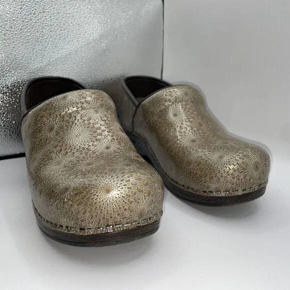 Dansko Pro XP Professional Clogs Women's Size‎ 7.5, Gold, Brown Floral Medallion